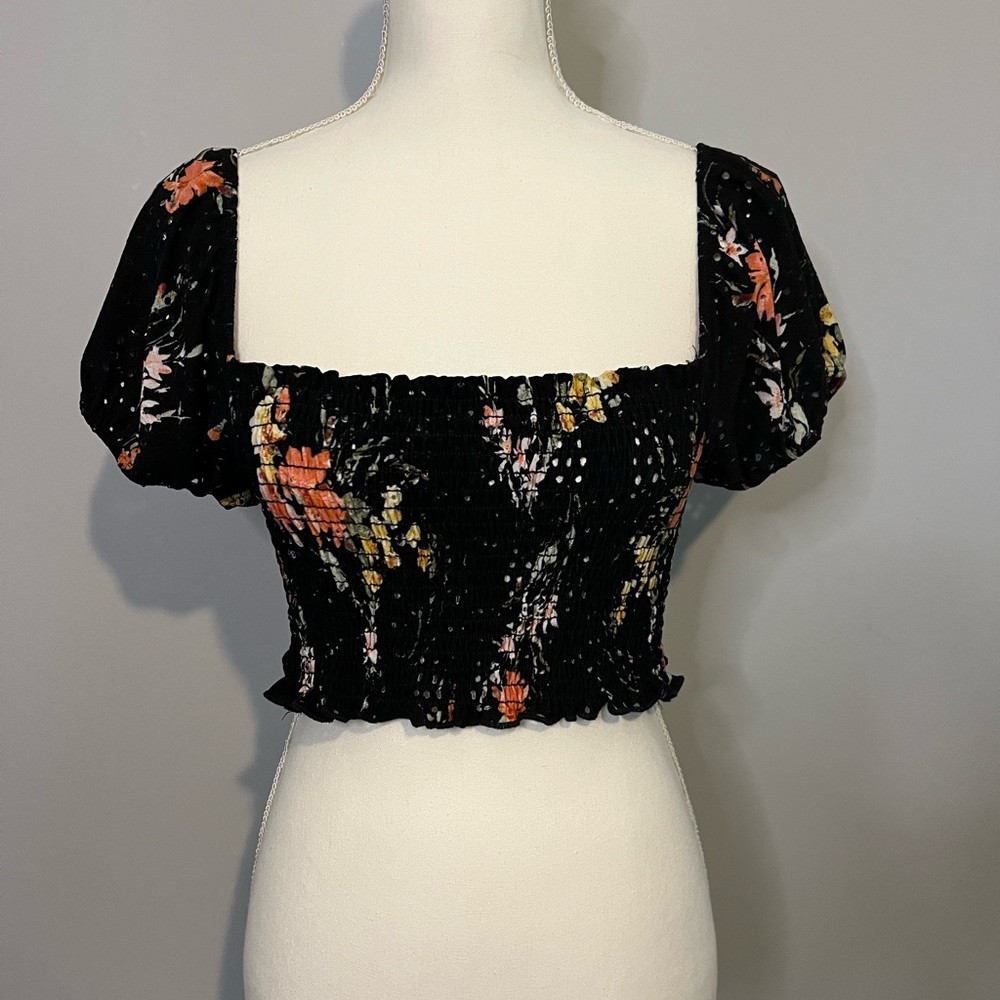 Mind Code Black Floral Crop Top Size Large